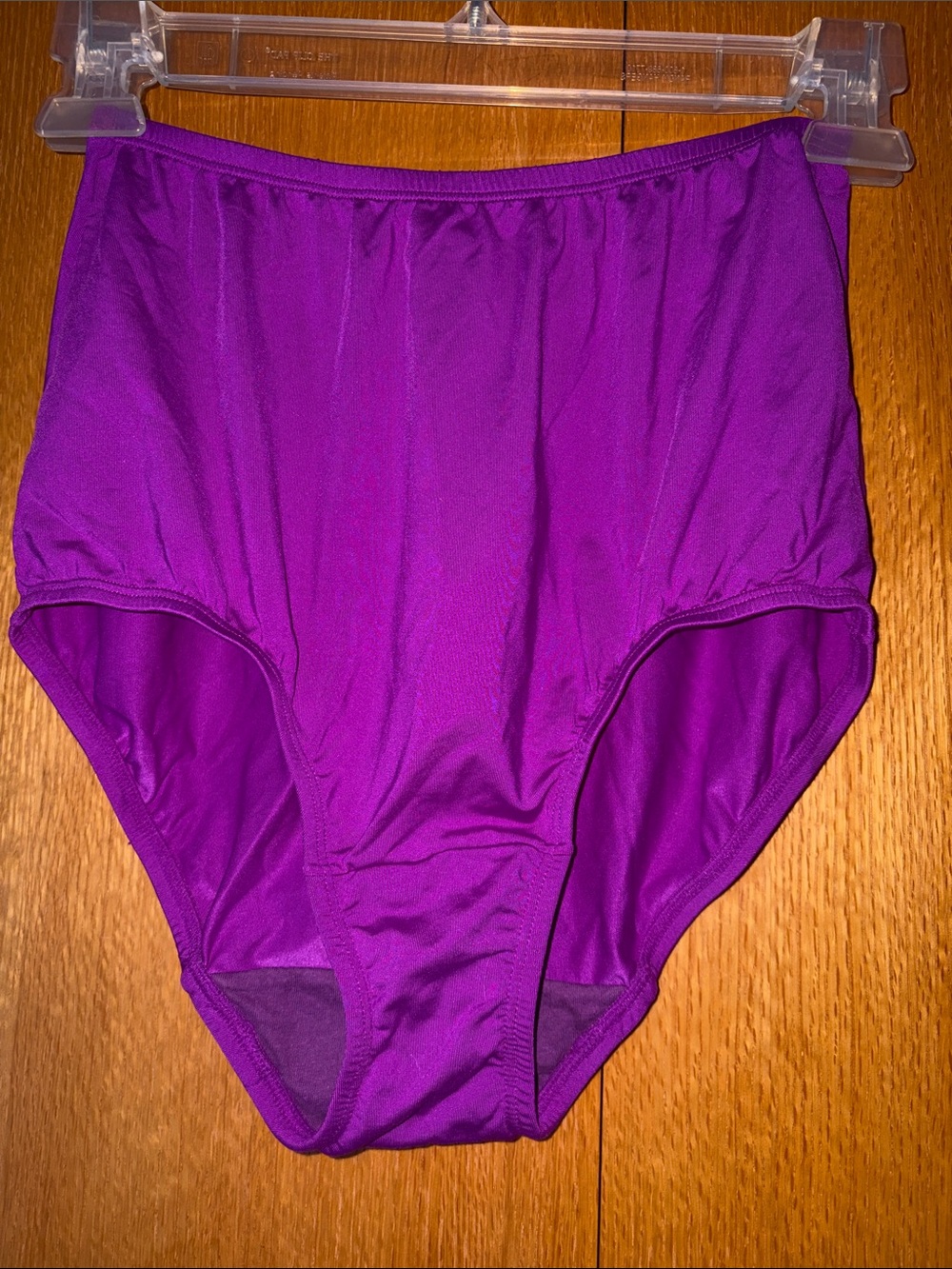 Olga fuchsia purple full cut panty brief panties Large 7 silky second skin EUC